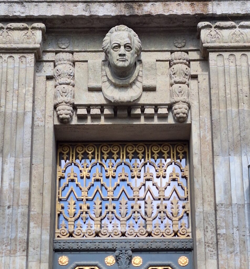 Goethe-Bildnis über dem Eingang zur Deutschen Nationalbibliothek (DNB)