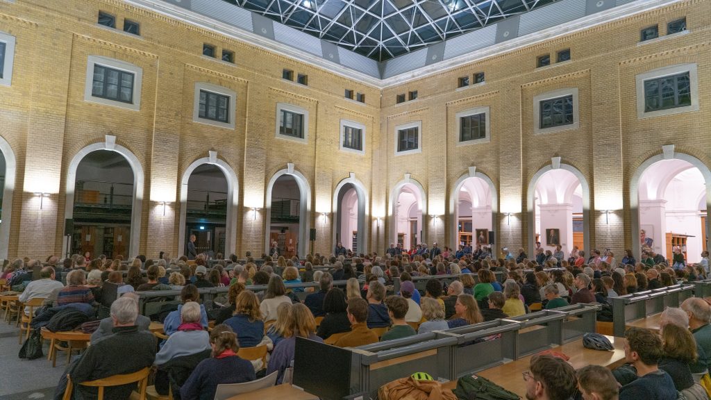 Lesung im Lesebereich West mit Bernhard Schlink, Foto: Universitätsbibliothek Leipzig