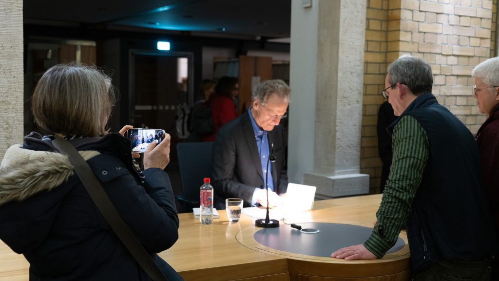 Lesung im Lesebereich West mit Bernhard Schlink, Foto: Universitätsbibliothek Leipzig