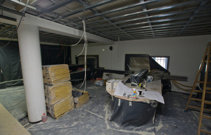 Baustelle im Lesebereich der Bibliothek