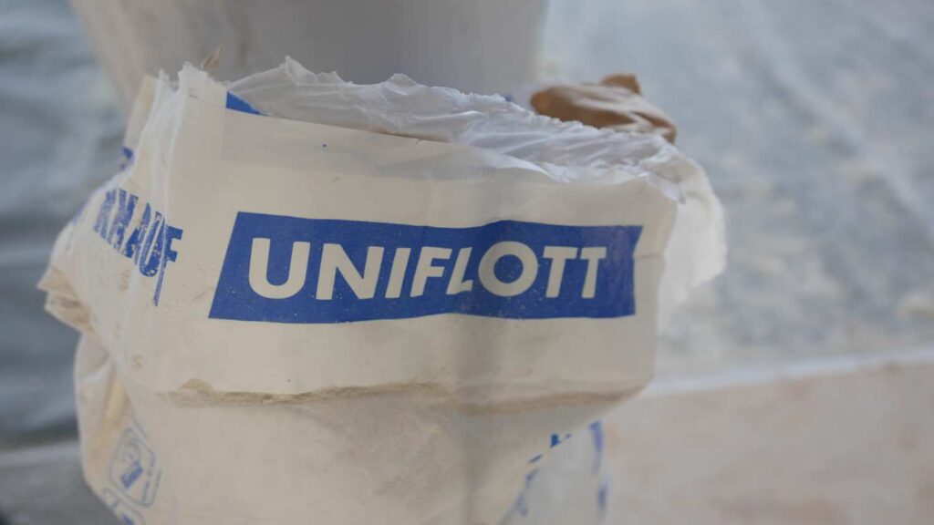 Baustoffsack mit der großen Aufschrift "UNIFLOTT".
